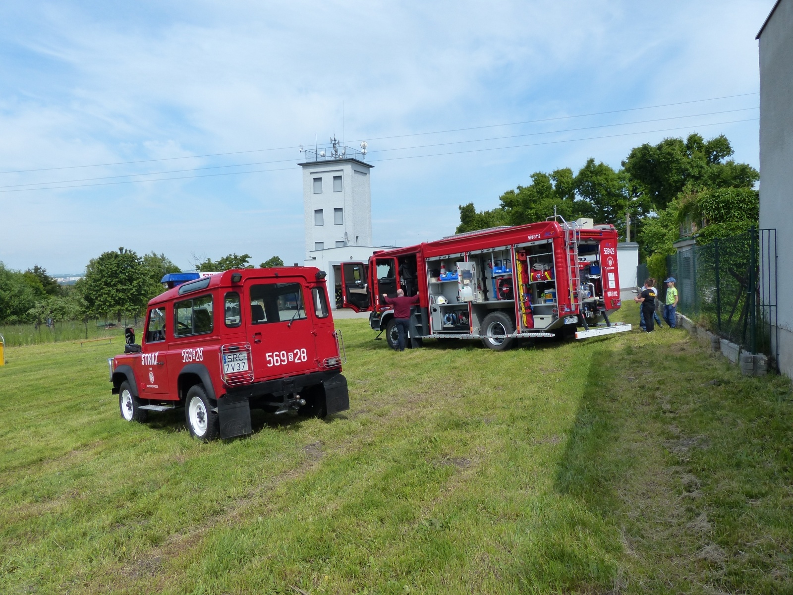 Zdjęcie w galerii na portalu naszraciborz.pl: Strażacka akcja w Brzeziu. Ewakuowano szkołę [FOTO] wiadomości z regionu