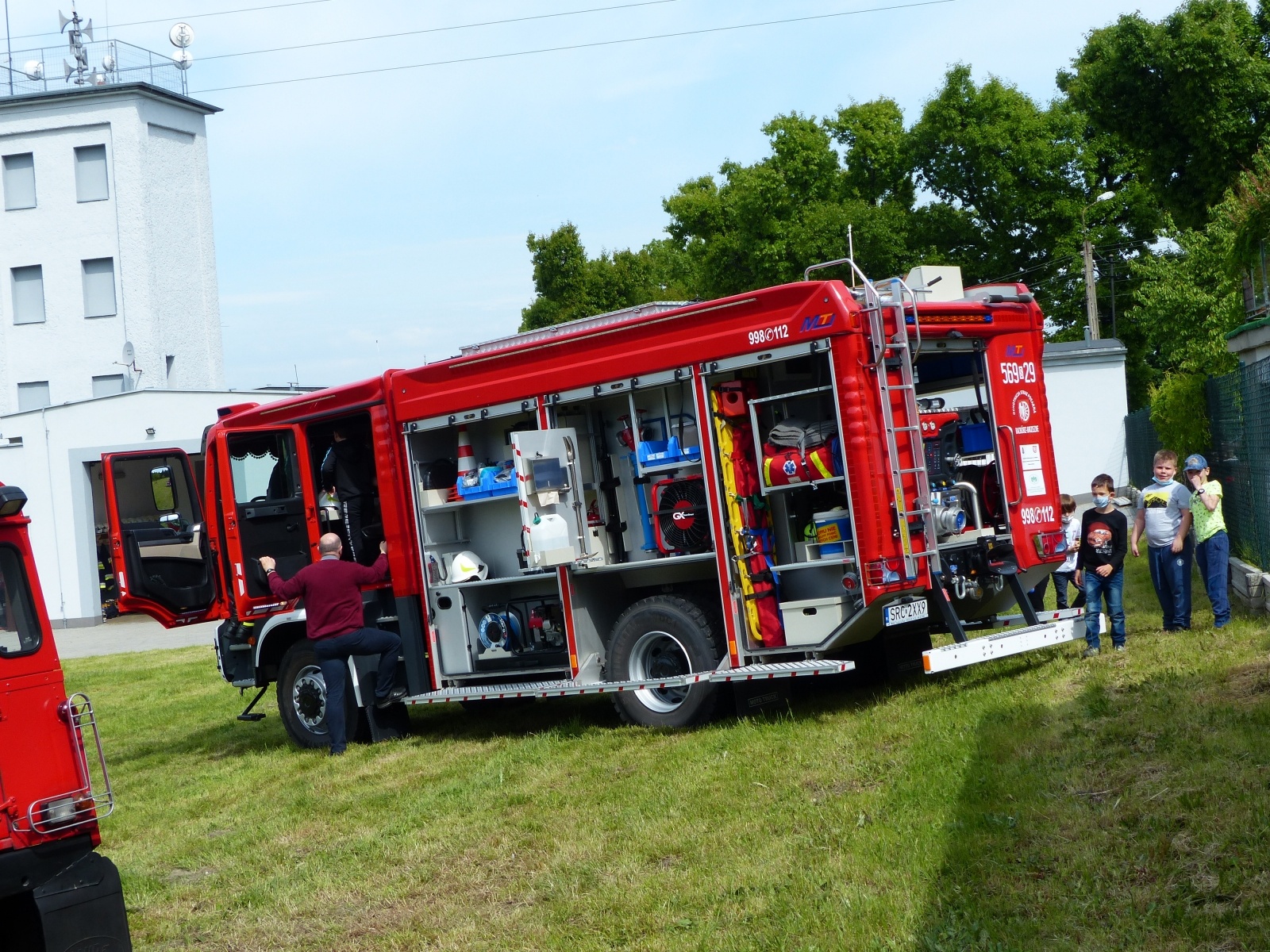 Zdjęcie w galerii na portalu naszraciborz.pl: Strażacka akcja w Brzeziu. Ewakuowano szkołę [FOTO] wiadomości z regionu