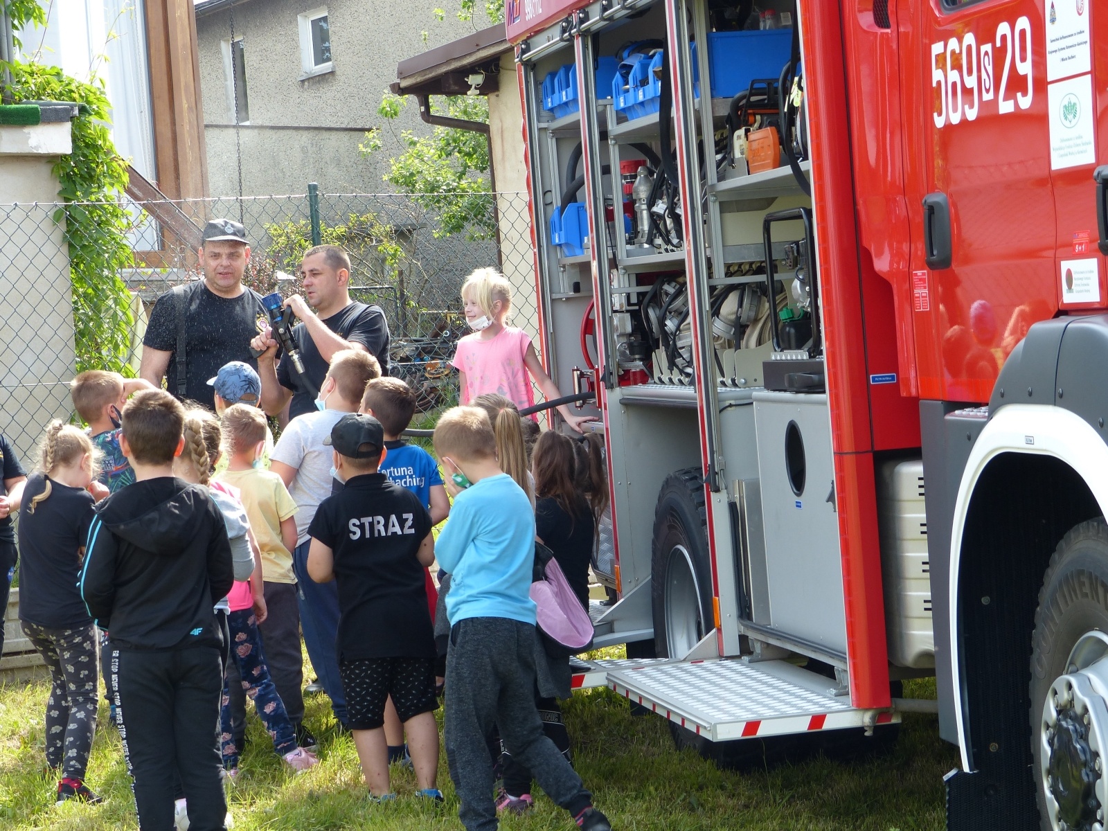 Zdjęcie w galerii na portalu naszraciborz.pl: Strażacka akcja w Brzeziu. Ewakuowano szkołę [FOTO] wiadomości z regionu