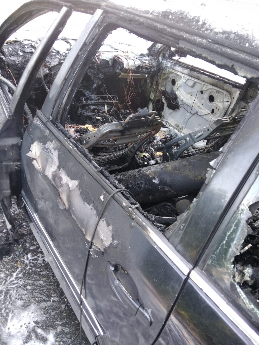 Zdjęcie w galerii na portalu naszraciborz.pl: Volkswagen Passat stanął w płomieniach na Kolejowej [FOTO i WIDEO] wiadomości z regionu