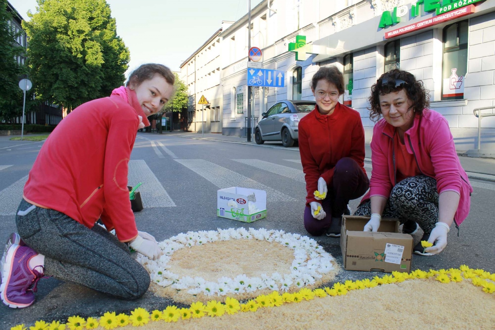 Zdjęcie w galerii na portalu naszraciborz.pl: Ulice pięknie przystrojone. Racibórz od rana szykował się na Boże Ciało [FOTO] wiadomości z regionu