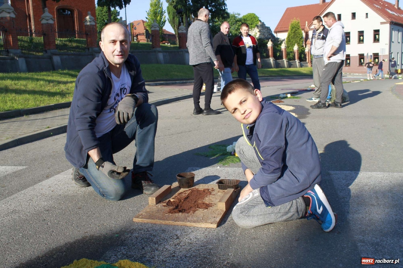 Zdjęcie w galerii na portalu naszraciborz.pl: Boże Ciało. W Brzeziu n. Odrą powstały dzieła sztuki [FOTO] wiadomości z regionu
