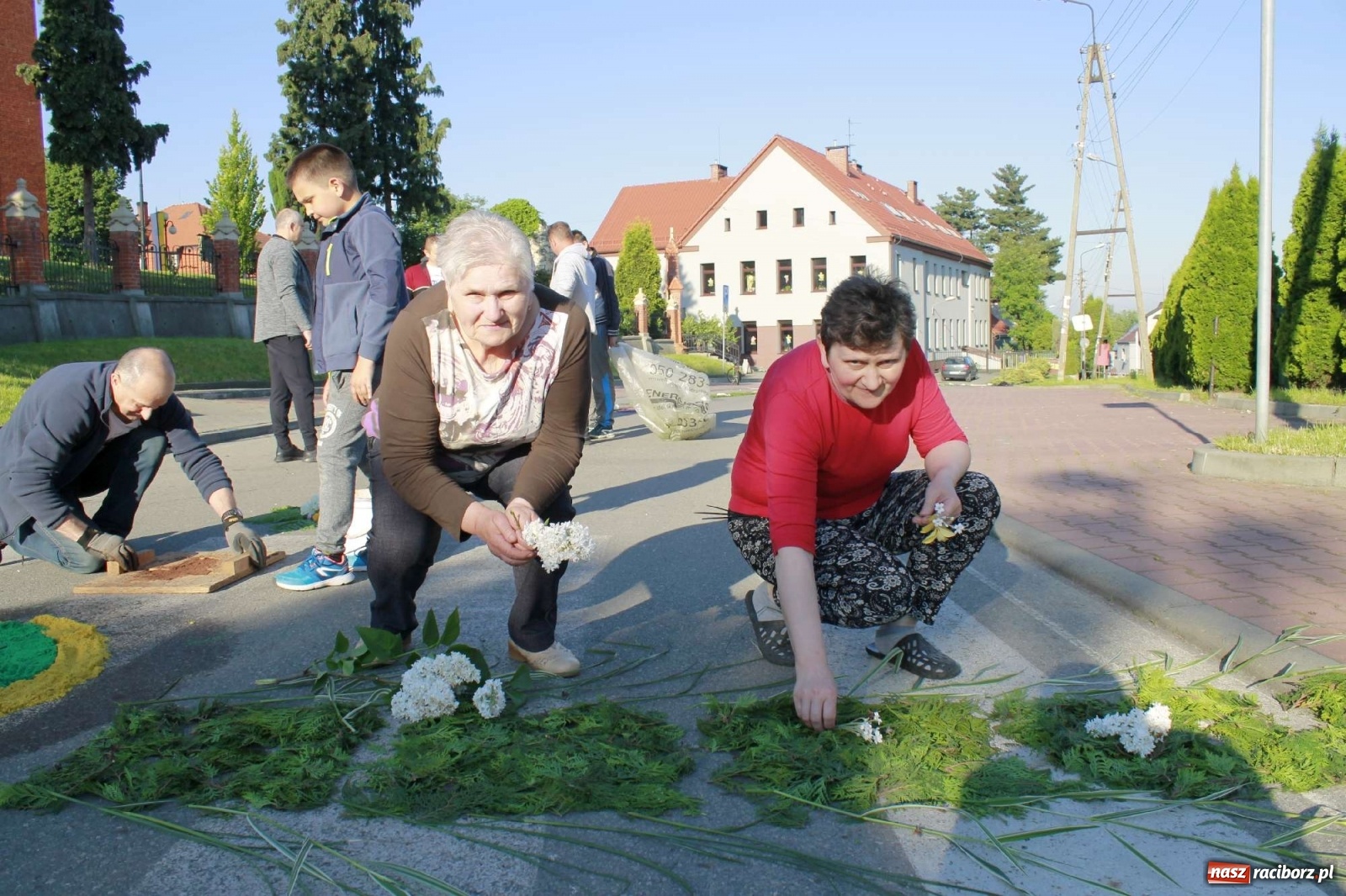 Zdjęcie w galerii na portalu naszraciborz.pl: Boże Ciało. W Brzeziu n. Odrą powstały dzieła sztuki [FOTO] wiadomości z regionu