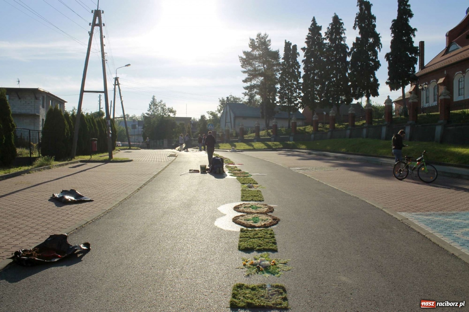 Zdjęcie w galerii na portalu naszraciborz.pl: Boże Ciało. W Brzeziu n. Odrą powstały dzieła sztuki [FOTO] wiadomości z regionu