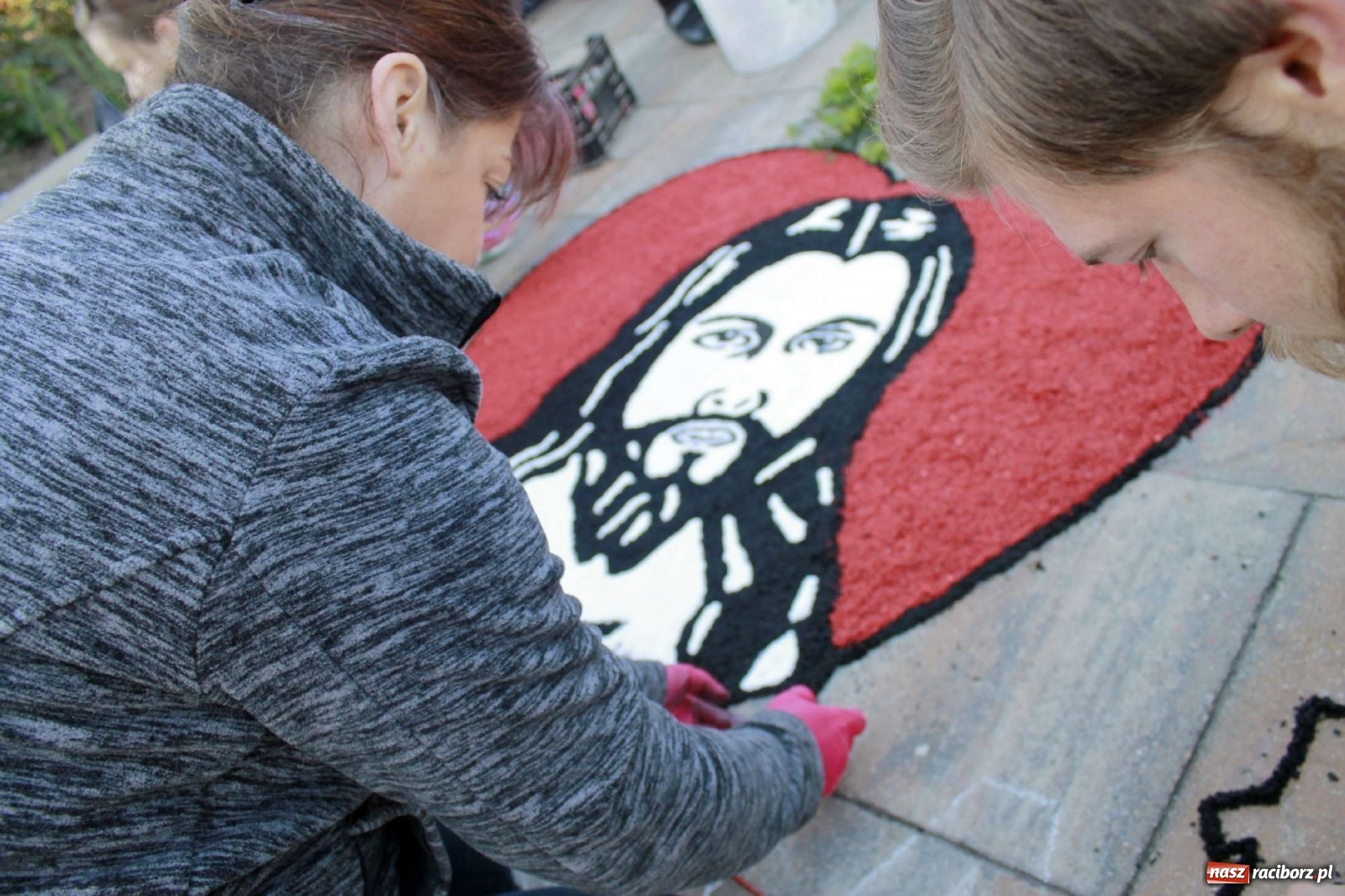 Zdjęcie w galerii na portalu naszraciborz.pl: Boże Ciało. W Brzeziu n. Odrą powstały dzieła sztuki [FOTO] wiadomości z regionu