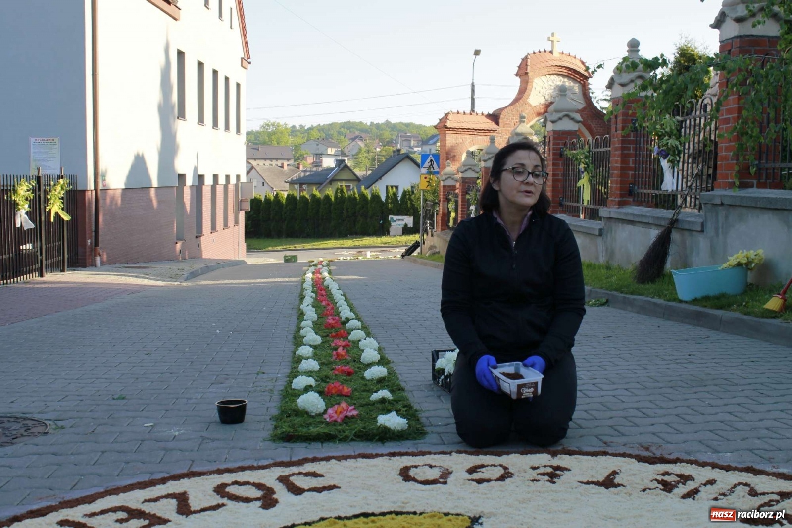 Zdjęcie w galerii na portalu naszraciborz.pl: Boże Ciało. W Brzeziu n. Odrą powstały dzieła sztuki [FOTO] wiadomości z regionu