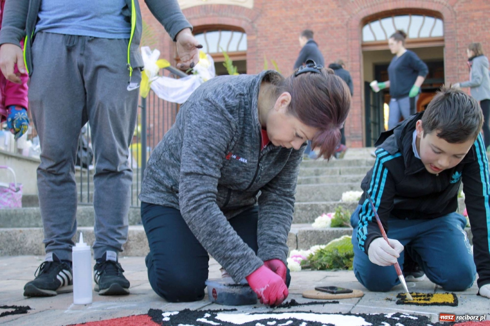 Zdjęcie w galerii na portalu naszraciborz.pl: Boże Ciało. W Brzeziu n. Odrą powstały dzieła sztuki [FOTO] wiadomości z regionu