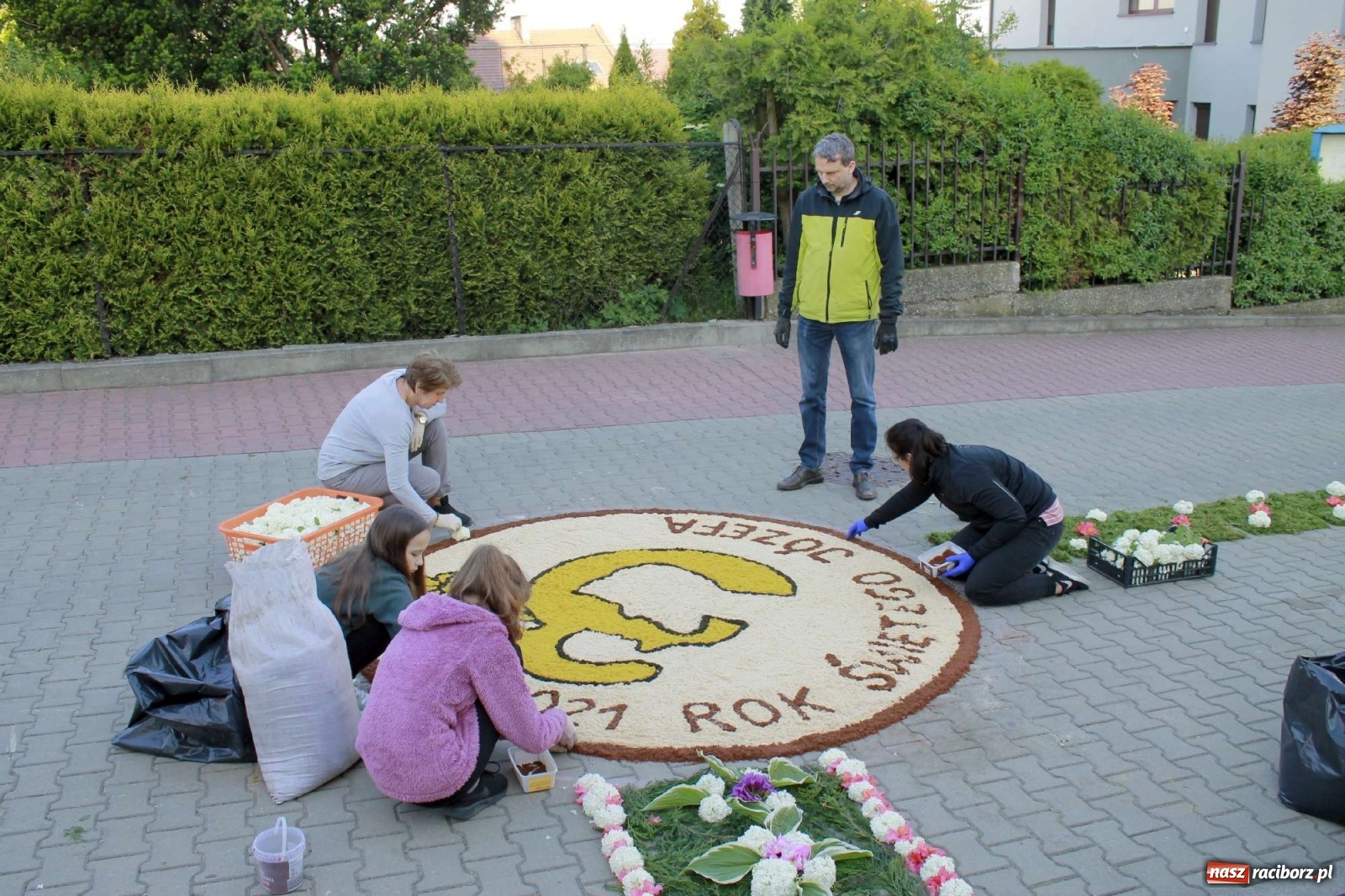 Zdjęcie w galerii na portalu naszraciborz.pl: Boże Ciało. W Brzeziu n. Odrą powstały dzieła sztuki [FOTO] wiadomości z regionu
