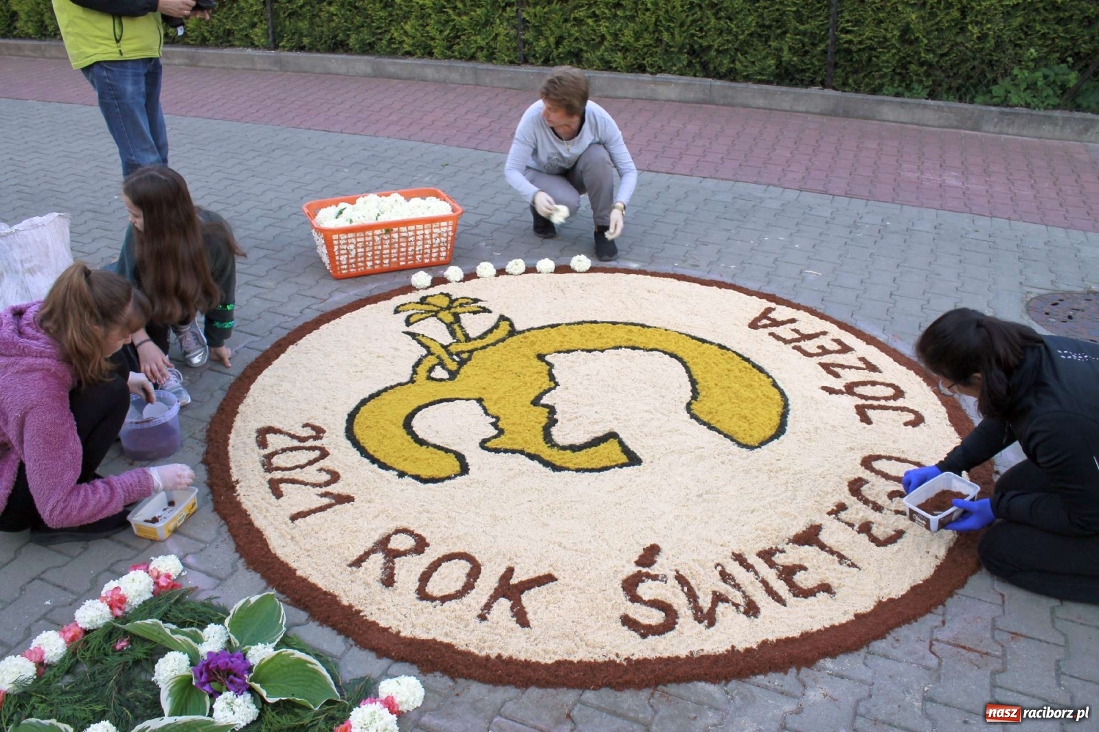 Zdjęcie w galerii na portalu naszraciborz.pl: Boże Ciało. W Brzeziu n. Odrą powstały dzieła sztuki [FOTO] wiadomości z regionu