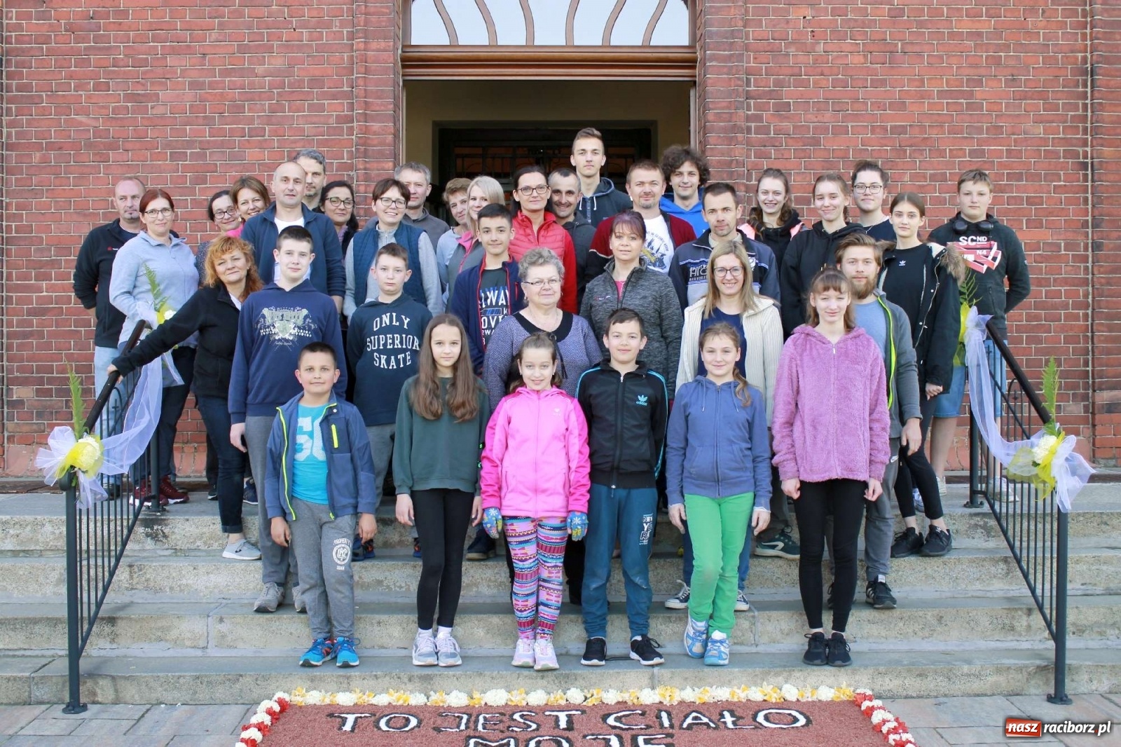 Zdjęcie w galerii na portalu naszraciborz.pl: Boże Ciało. W Brzeziu n. Odrą powstały dzieła sztuki [FOTO] wiadomości z regionu