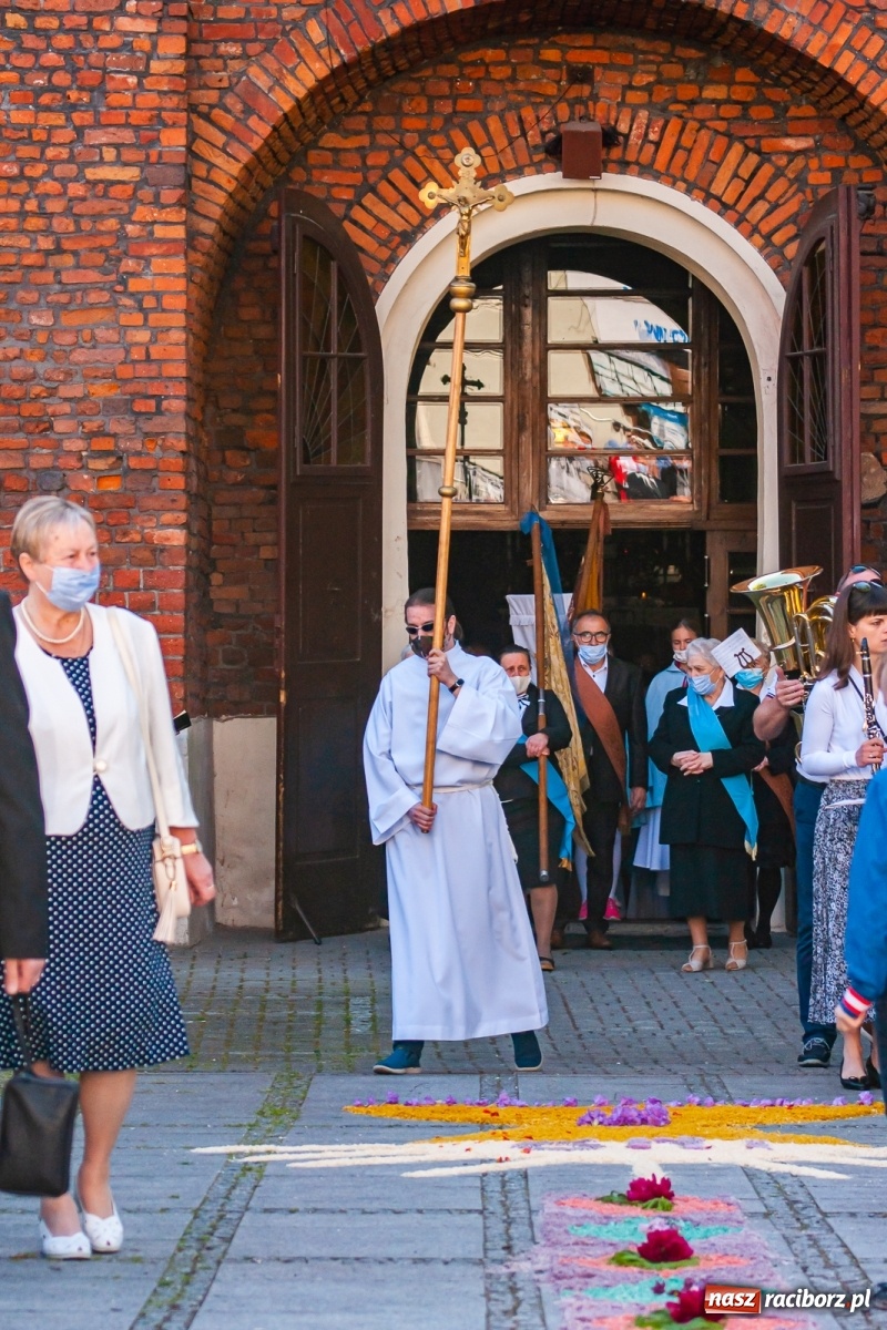 Zdjęcie w galerii na portalu naszraciborz.pl: Raciborskie procesje Bożego Ciała 2021 wiadomości z regionu