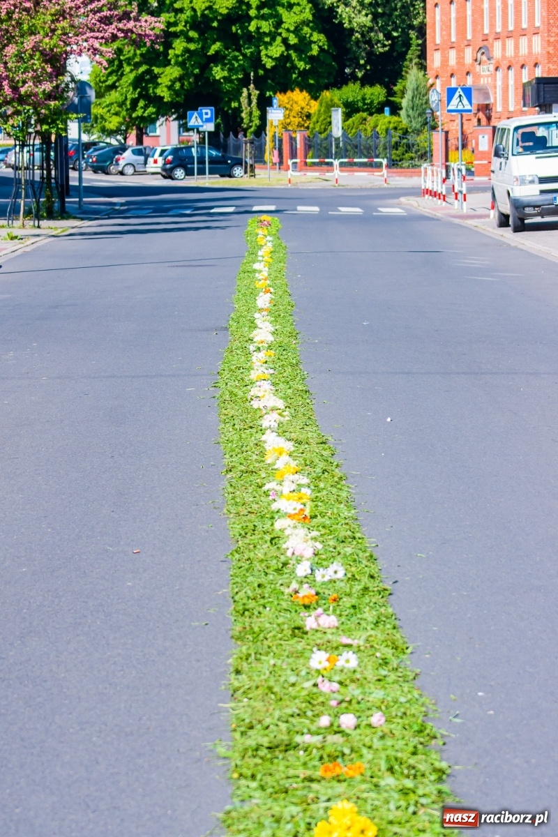 Zdjęcie w galerii na portalu naszraciborz.pl: Raciborskie procesje Bożego Ciała 2021 wiadomości z regionu