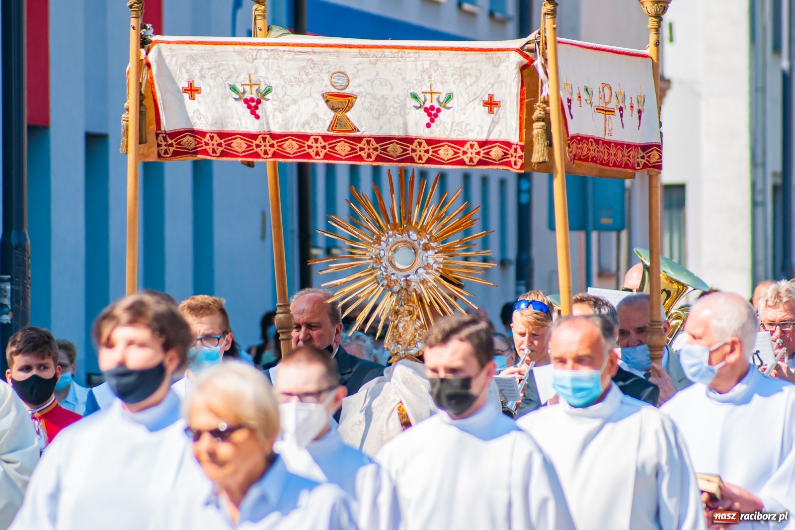 Zdjęcie w galerii na portalu naszraciborz.pl: Raciborskie procesje Bożego Ciała 2021 wiadomości z regionu