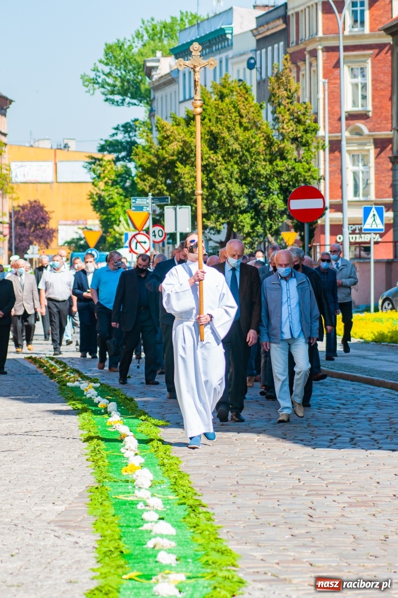 Zdjęcie w galerii na portalu naszraciborz.pl: Raciborskie procesje Bożego Ciała 2021 wiadomości z regionu