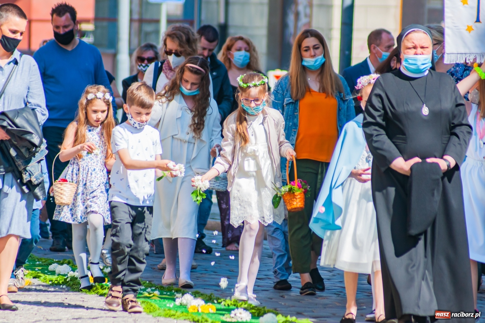 Zdjęcie w galerii na portalu naszraciborz.pl: Raciborskie procesje Bożego Ciała 2021 wiadomości z regionu