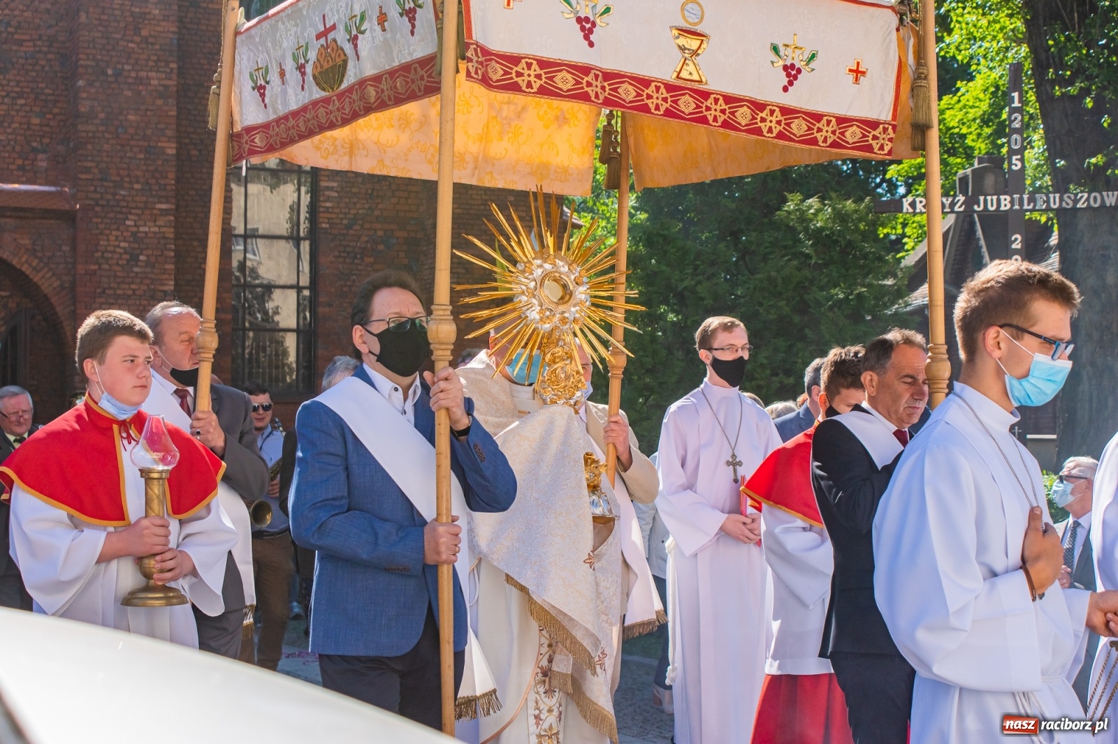 Zdjęcie w galerii na portalu naszraciborz.pl: Raciborskie procesje Bożego Ciała 2021 wiadomości z regionu