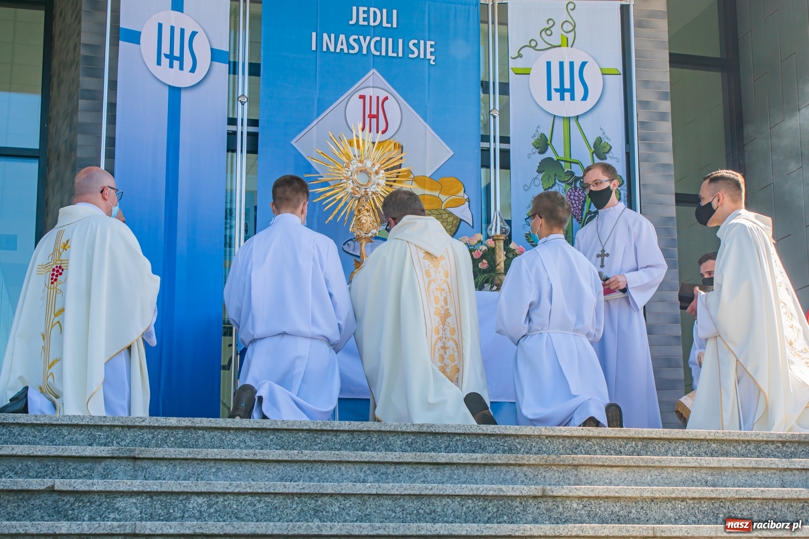 Zdjęcie w galerii na portalu naszraciborz.pl: Raciborskie procesje Bożego Ciała 2021 wiadomości z regionu