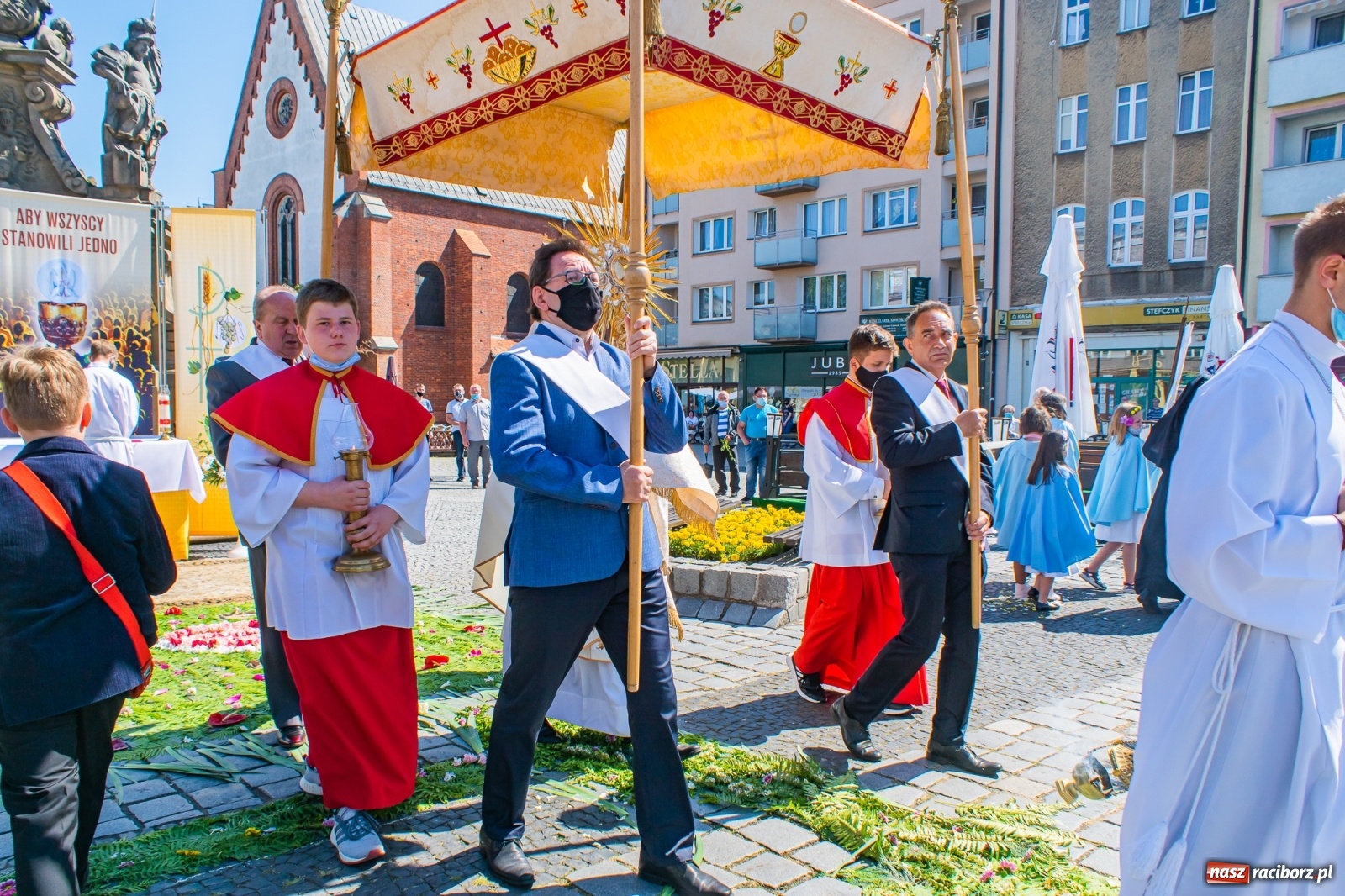Zdjęcie w galerii na portalu naszraciborz.pl: Raciborskie procesje Bożego Ciała 2021 wiadomości z regionu