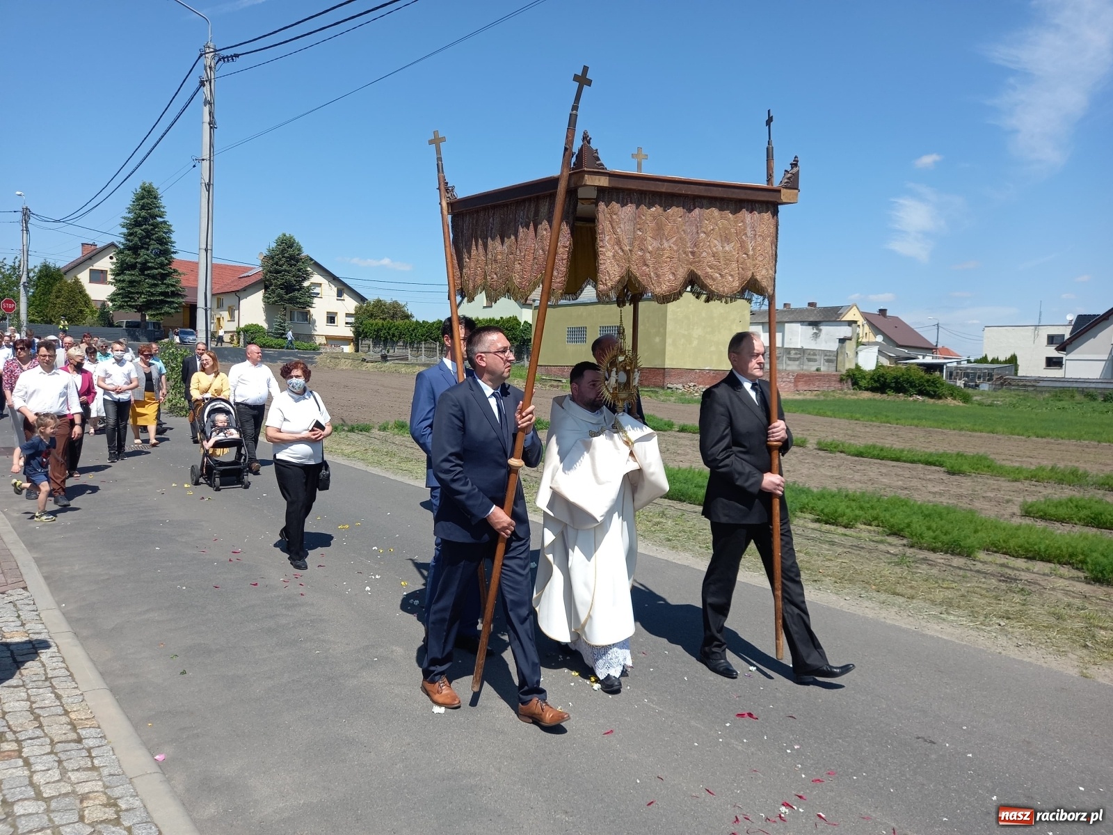 Zdjęcie w galerii na portalu naszraciborz.pl: Raciborskie procesje Bożego Ciała 2021 wiadomości z regionu