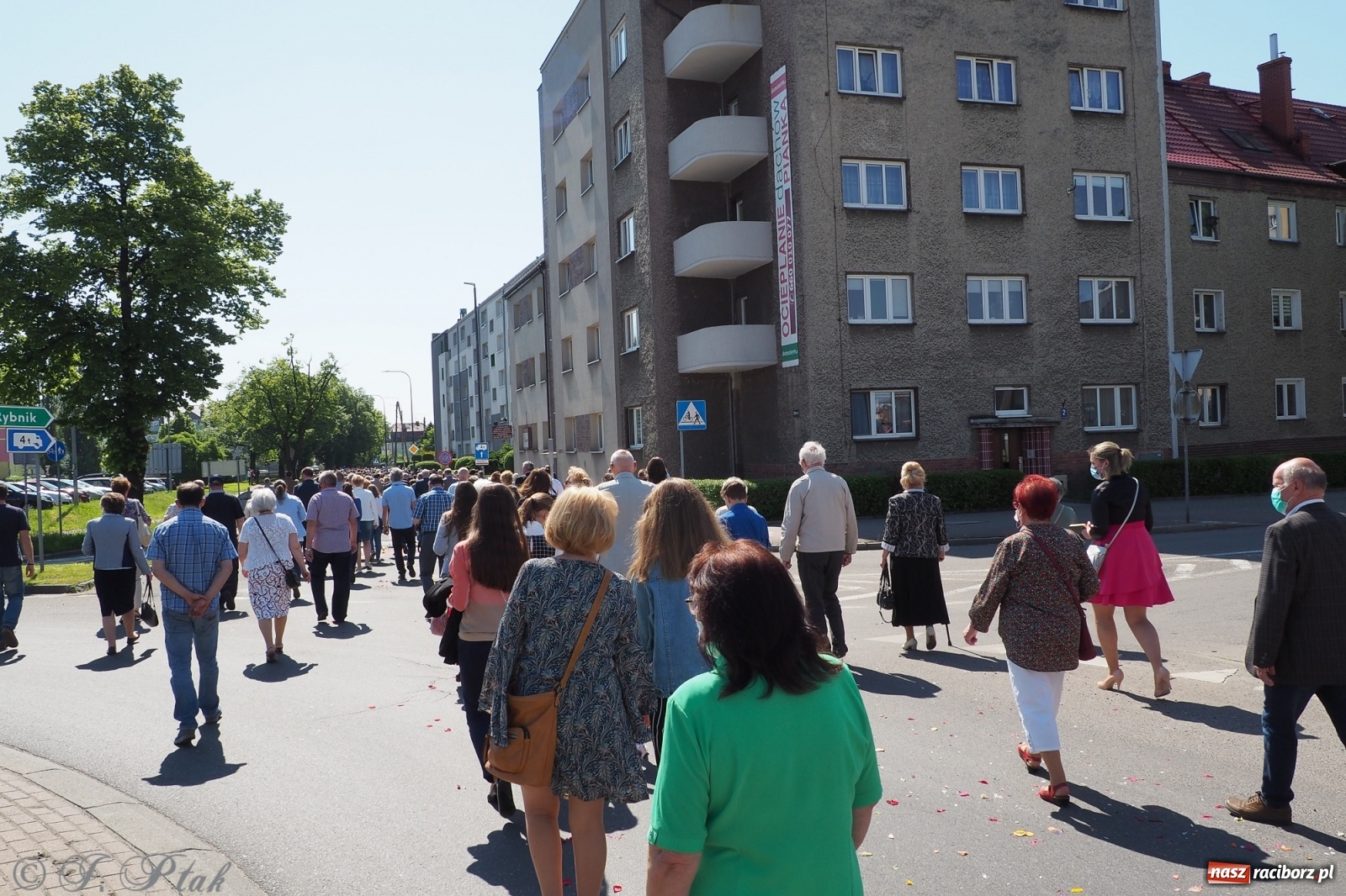 Zdjęcie w galerii na portalu naszraciborz.pl: Słoneczna trasa Bożego Ciała w parafii NSPJ w Raciborzu wiadomości z regionu