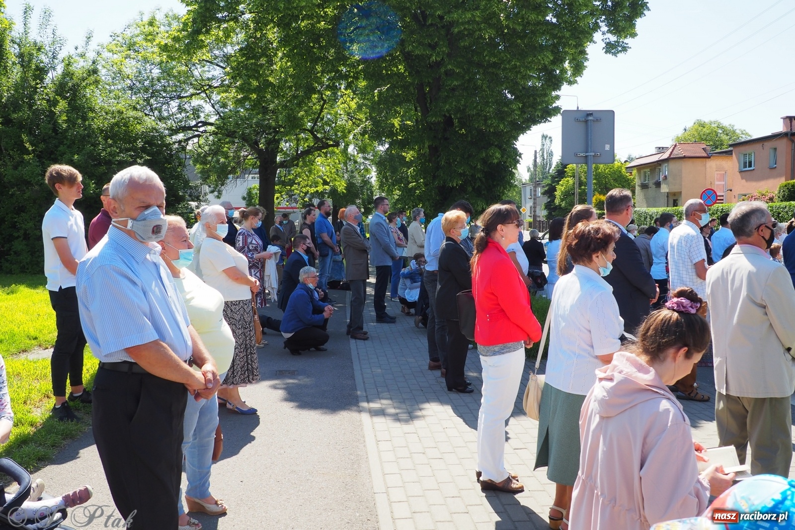 Zdjęcie w galerii na portalu naszraciborz.pl: Słoneczna trasa Bożego Ciała w parafii NSPJ w Raciborzu wiadomości z regionu