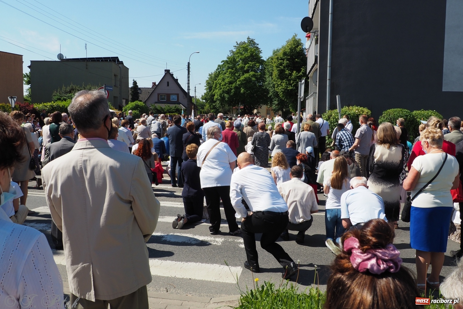 Zdjęcie w galerii na portalu naszraciborz.pl: Słoneczna trasa Bożego Ciała w parafii NSPJ w Raciborzu wiadomości z regionu