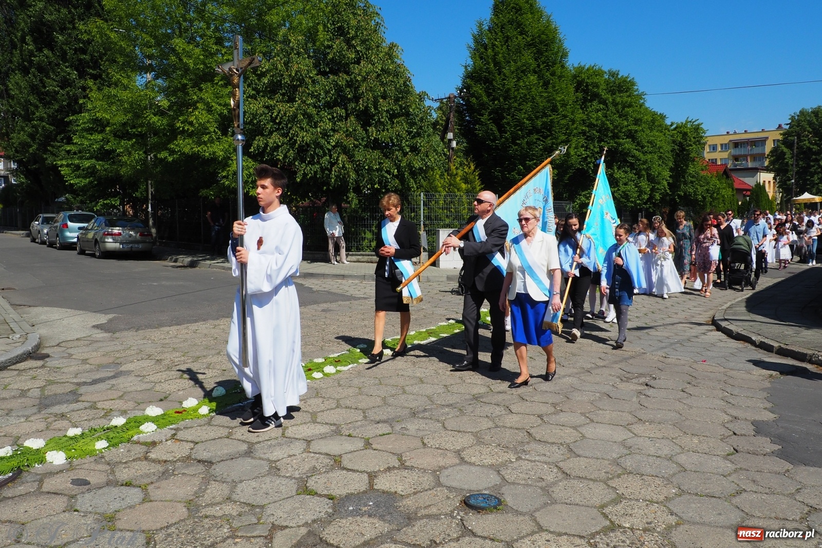 Zdjęcie w galerii na portalu naszraciborz.pl: Słoneczna trasa Bożego Ciała w parafii NSPJ w Raciborzu wiadomości z regionu