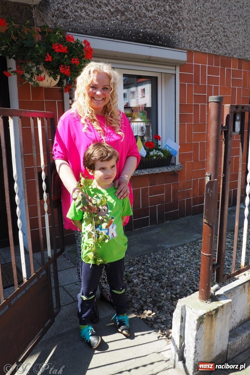 Zdjęcie w galerii na portalu naszraciborz.pl: Słoneczna trasa Bożego Ciała w parafii NSPJ w Raciborzu wiadomości z regionu