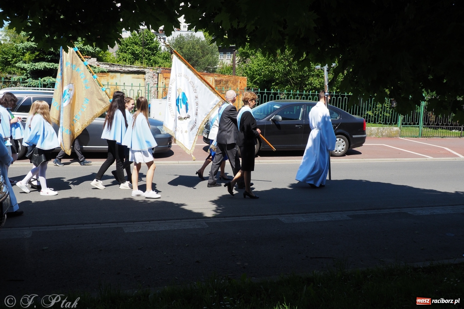 Zdjęcie w galerii na portalu naszraciborz.pl: Słoneczna trasa Bożego Ciała w parafii NSPJ w Raciborzu wiadomości z regionu