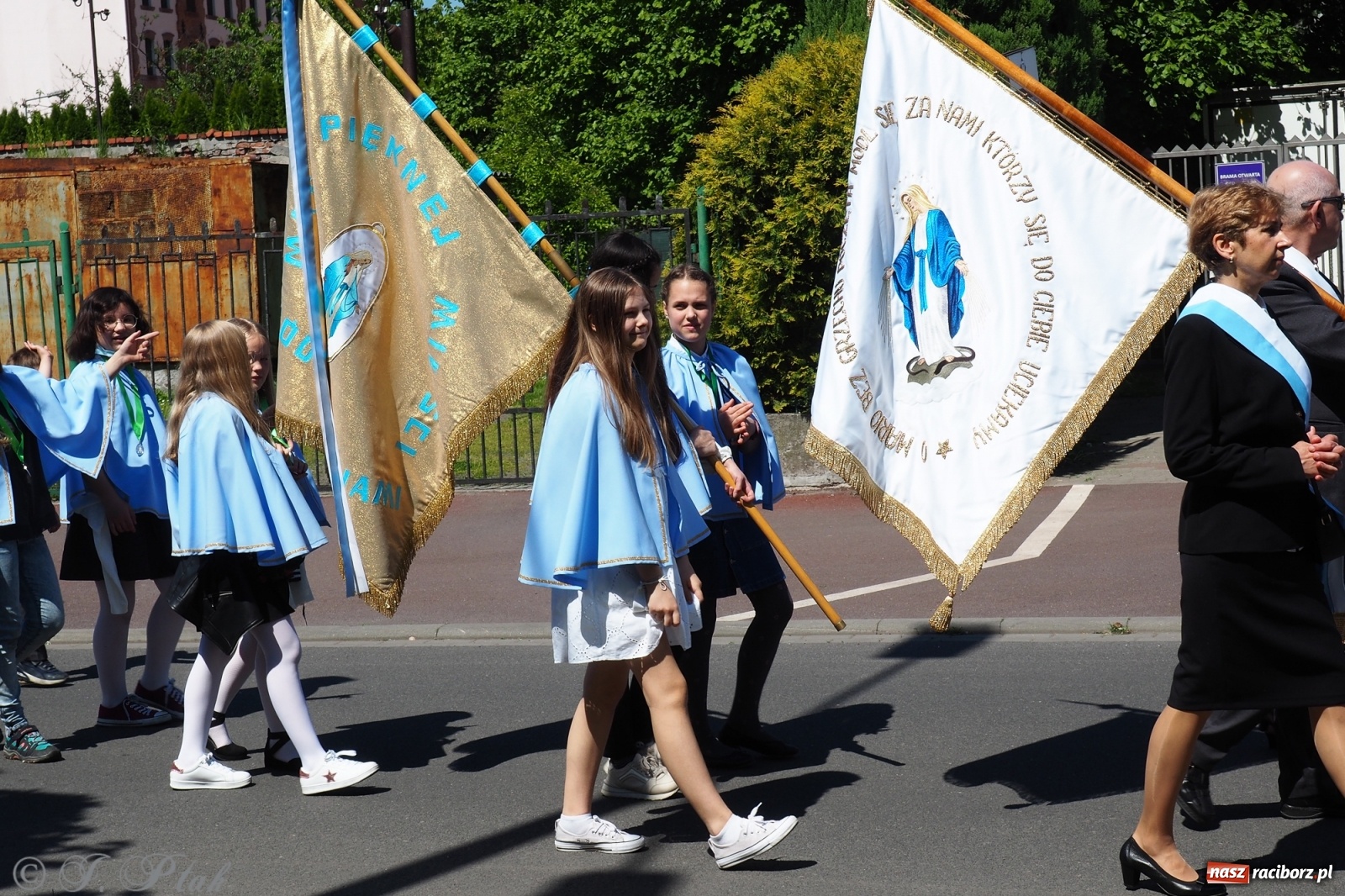 Zdjęcie w galerii na portalu naszraciborz.pl: Słoneczna trasa Bożego Ciała w parafii NSPJ w Raciborzu wiadomości z regionu