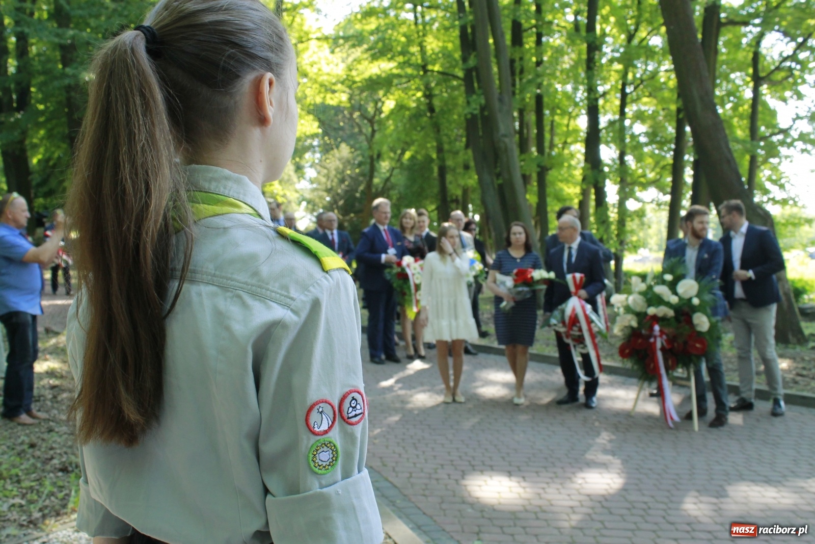 Zdjęcie w galerii na portalu naszraciborz.pl: Idą powstańcy - ZPiT Śląsk zaśpiewał na tle rzuchowskiego pałacu [FOTO i WIDEO] wiadomości z regionu