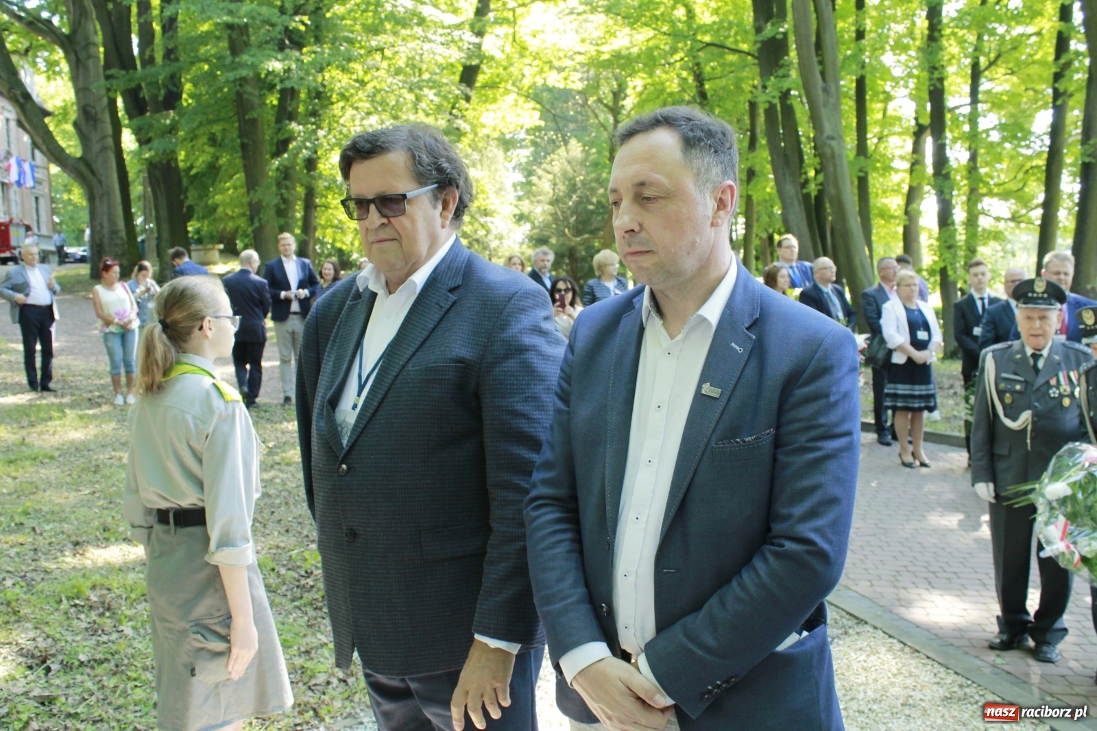 Zdjęcie w galerii na portalu naszraciborz.pl: Idą powstańcy - ZPiT Śląsk zaśpiewał na tle rzuchowskiego pałacu [FOTO i WIDEO] wiadomości z regionu