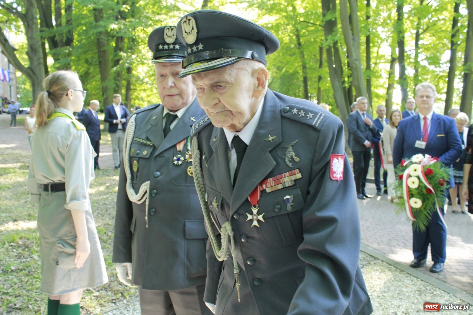 Zdjęcie w galerii na portalu naszraciborz.pl: Idą powstańcy - ZPiT Śląsk zaśpiewał na tle rzuchowskiego pałacu [FOTO i WIDEO] wiadomości z regionu