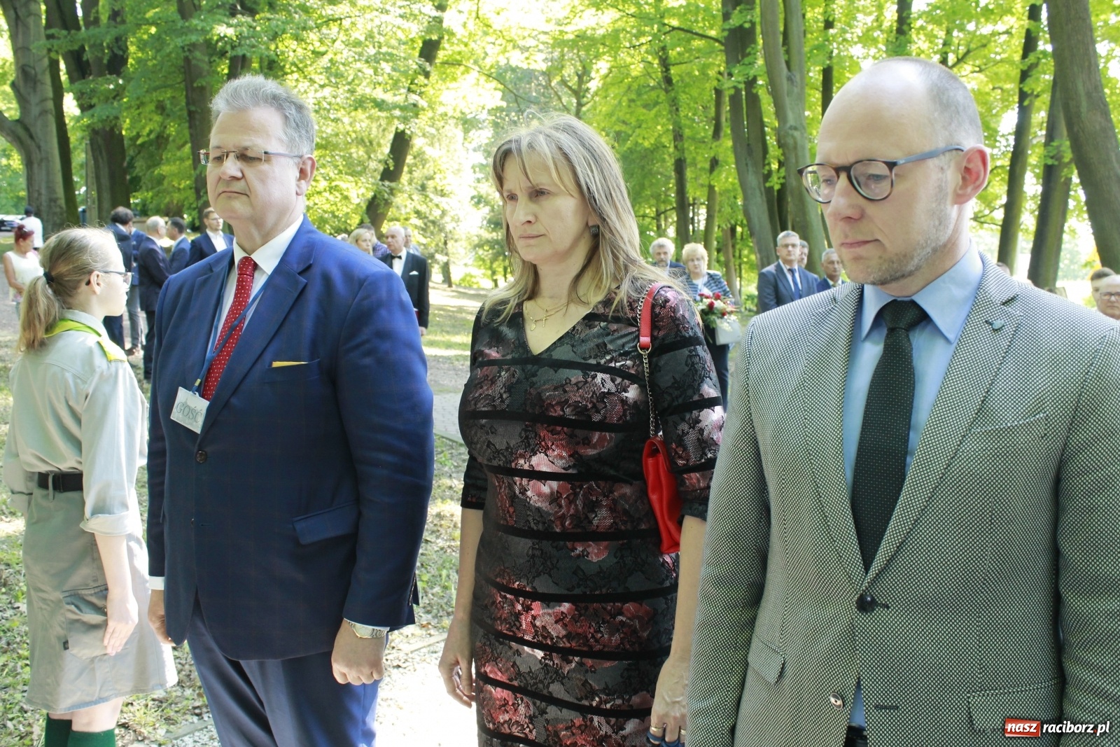 Zdjęcie w galerii na portalu naszraciborz.pl: Idą powstańcy - ZPiT Śląsk zaśpiewał na tle rzuchowskiego pałacu [FOTO i WIDEO] wiadomości z regionu