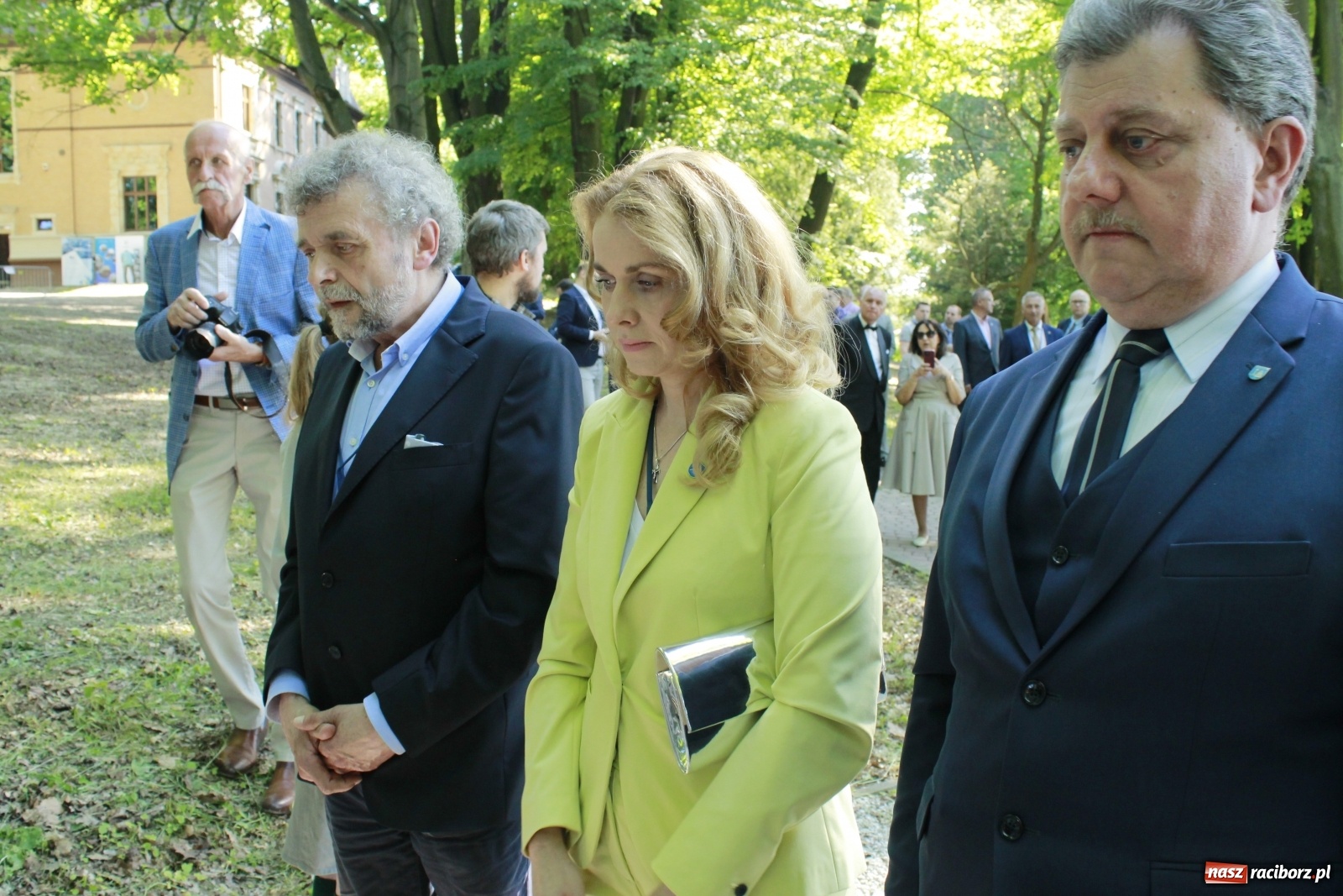 Zdjęcie w galerii na portalu naszraciborz.pl: Idą powstańcy - ZPiT Śląsk zaśpiewał na tle rzuchowskiego pałacu [FOTO i WIDEO] wiadomości z regionu