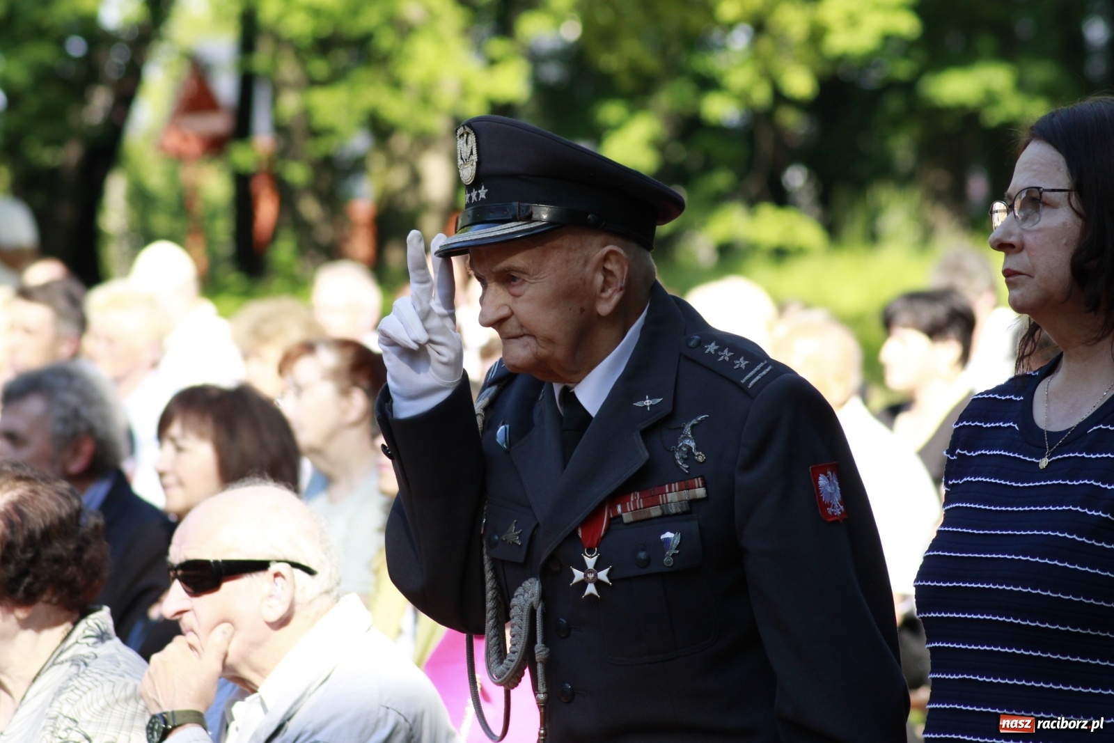 Zdjęcie w galerii na portalu naszraciborz.pl: Idą powstańcy - ZPiT Śląsk zaśpiewał na tle rzuchowskiego pałacu [FOTO i WIDEO] wiadomości z regionu