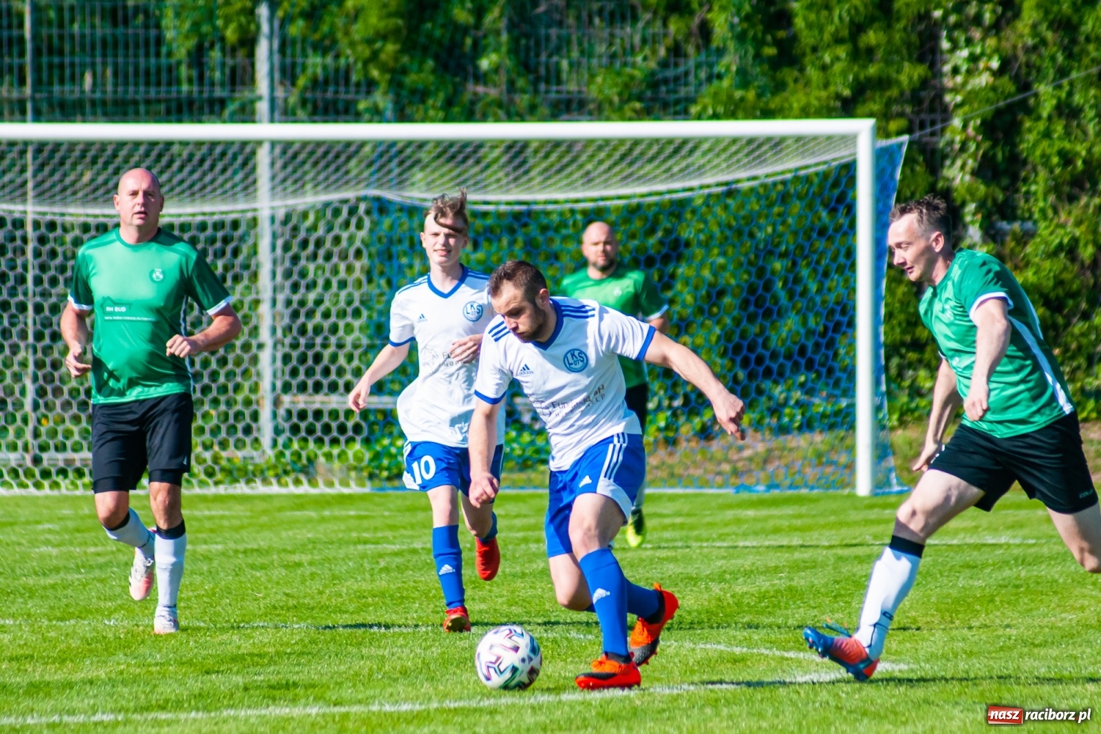 Zdjęcie w galerii na portalu naszraciborz.pl: Gol do szatni nie załamał gości. Zabełków odwrócił losy meczu [FOTO]  wiadomości z regionu