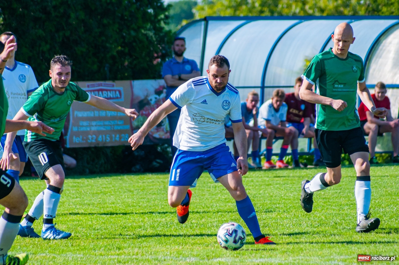 Zdjęcie w galerii na portalu naszraciborz.pl: Gol do szatni nie załamał gości. Zabełków odwrócił losy meczu [FOTO]  wiadomości z regionu