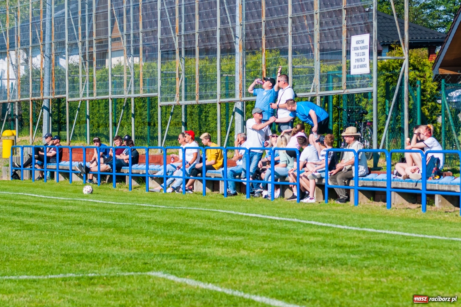 Zdjęcie w galerii na portalu naszraciborz.pl: Gol do szatni nie załamał gości. Zabełków odwrócił losy meczu [FOTO]  wiadomości z regionu
