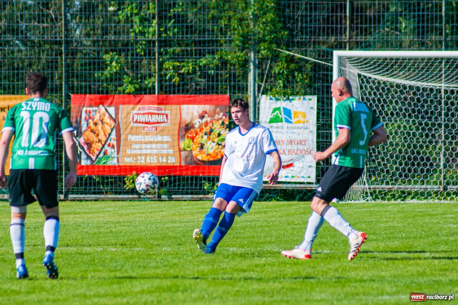 Zdjęcie w galerii na portalu naszraciborz.pl: Gol do szatni nie załamał gości. Zabełków odwrócił losy meczu [FOTO]  wiadomości z regionu