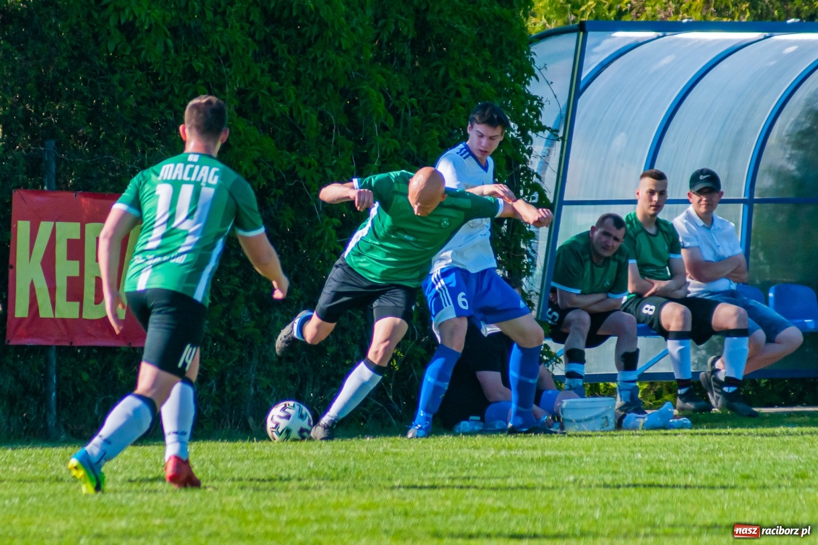 Zdjęcie w galerii na portalu naszraciborz.pl: Gol do szatni nie załamał gości. Zabełków odwrócił losy meczu [FOTO]  wiadomości z regionu