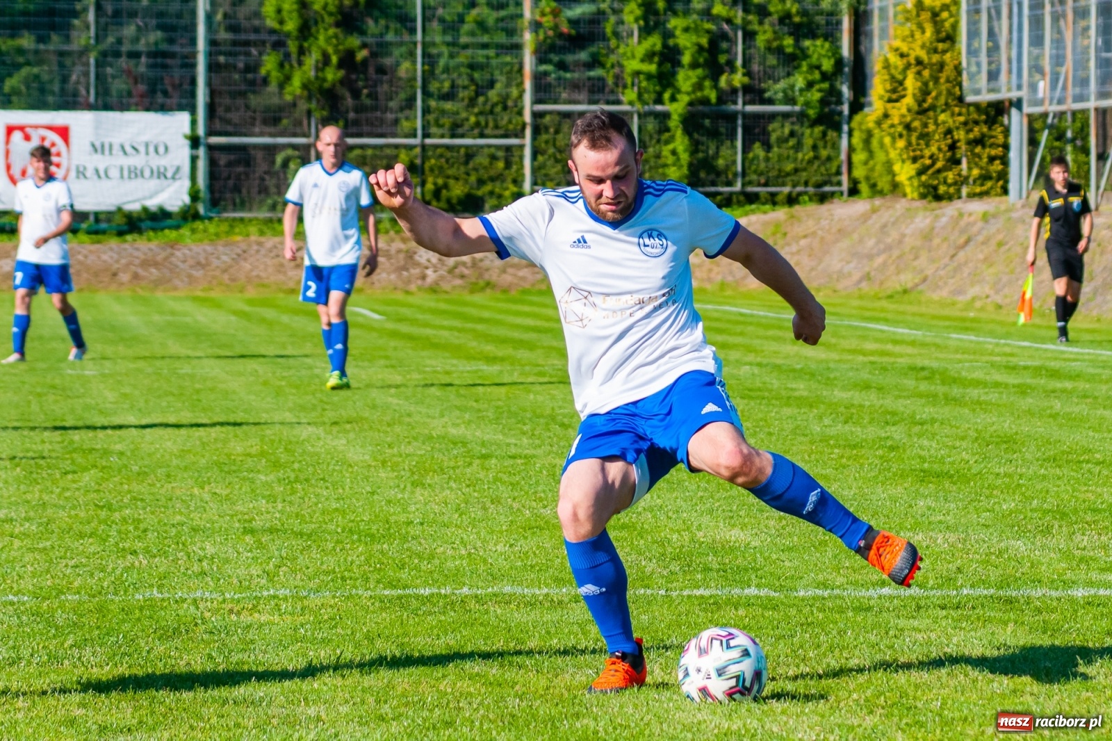 Zdjęcie w galerii na portalu naszraciborz.pl: Gol do szatni nie załamał gości. Zabełków odwrócił losy meczu [FOTO]  wiadomości z regionu