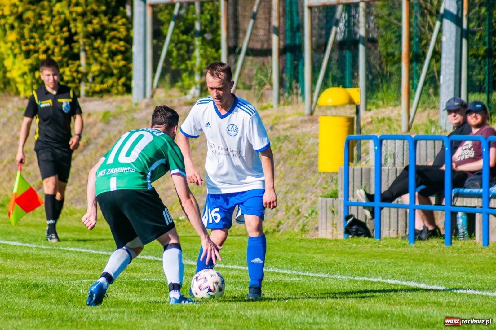 Zdjęcie w galerii na portalu naszraciborz.pl: Gol do szatni nie załamał gości. Zabełków odwrócił losy meczu [FOTO]  wiadomości z regionu