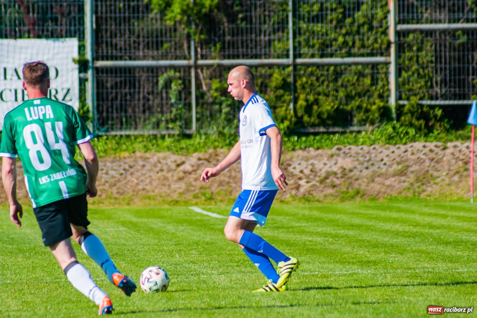 Zdjęcie w galerii na portalu naszraciborz.pl: Gol do szatni nie załamał gości. Zabełków odwrócił losy meczu [FOTO]  wiadomości z regionu