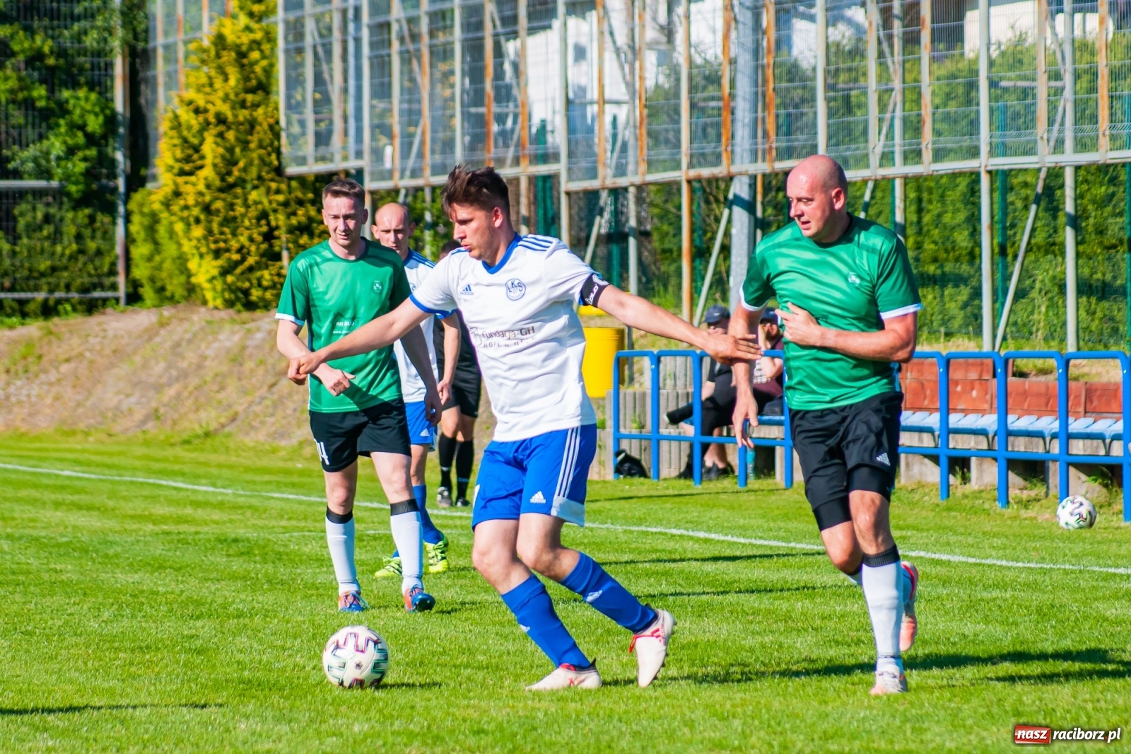 Zdjęcie w galerii na portalu naszraciborz.pl: Gol do szatni nie załamał gości. Zabełków odwrócił losy meczu [FOTO]  wiadomości z regionu