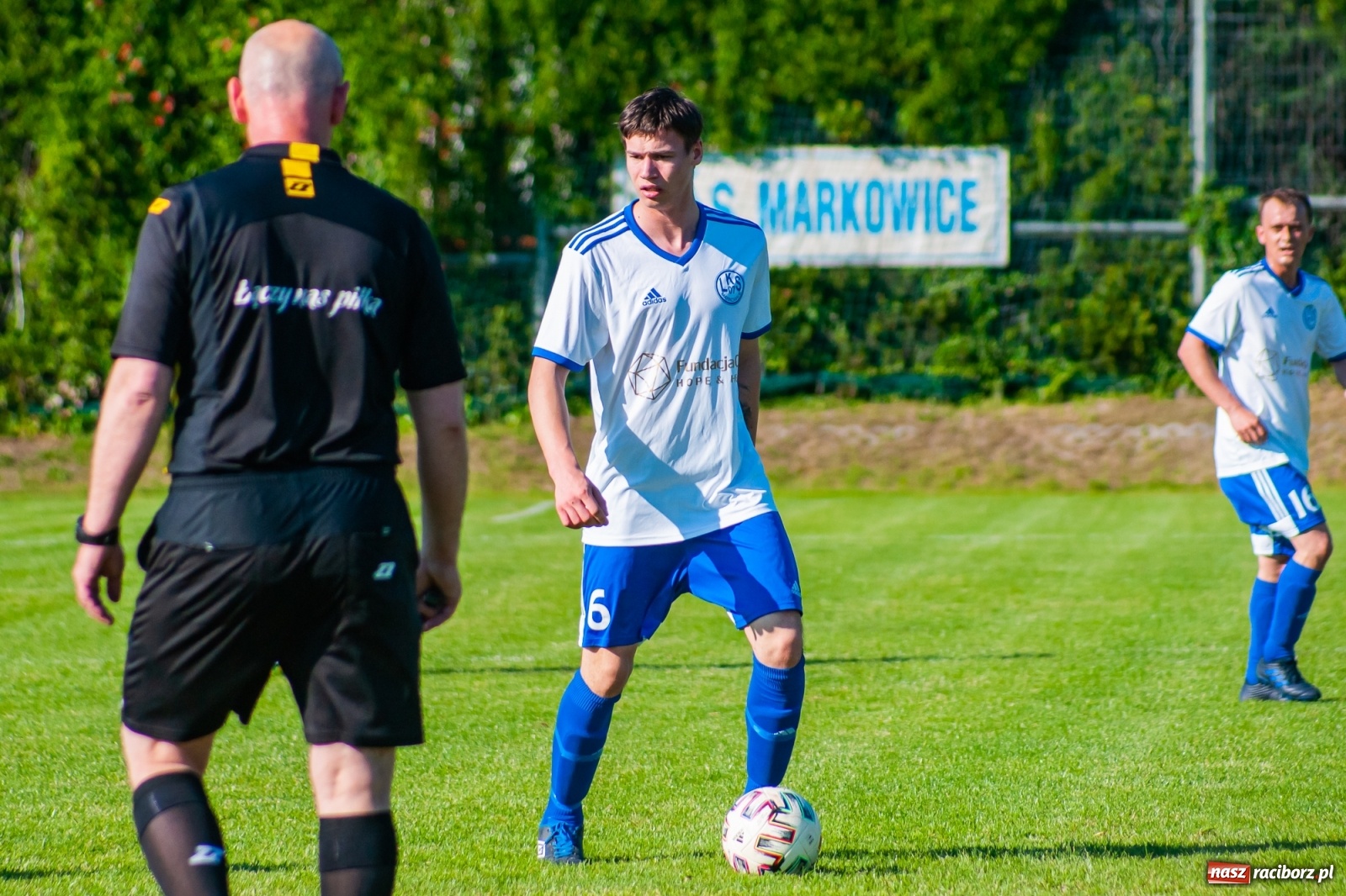 Zdjęcie w galerii na portalu naszraciborz.pl: Gol do szatni nie załamał gości. Zabełków odwrócił losy meczu [FOTO]  wiadomości z regionu