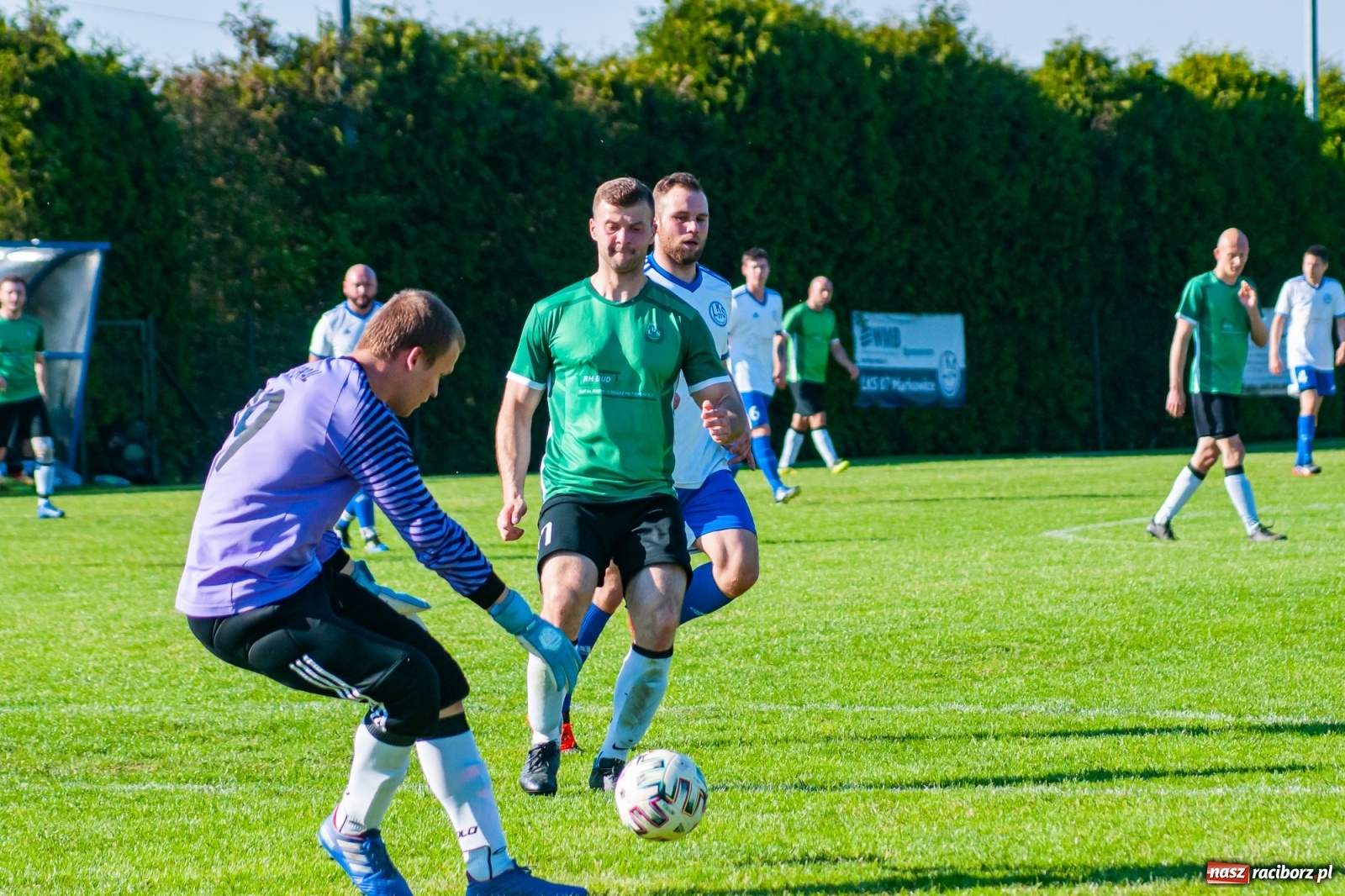 Zdjęcie w galerii na portalu naszraciborz.pl: Gol do szatni nie załamał gości. Zabełków odwrócił losy meczu [FOTO]  wiadomości z regionu