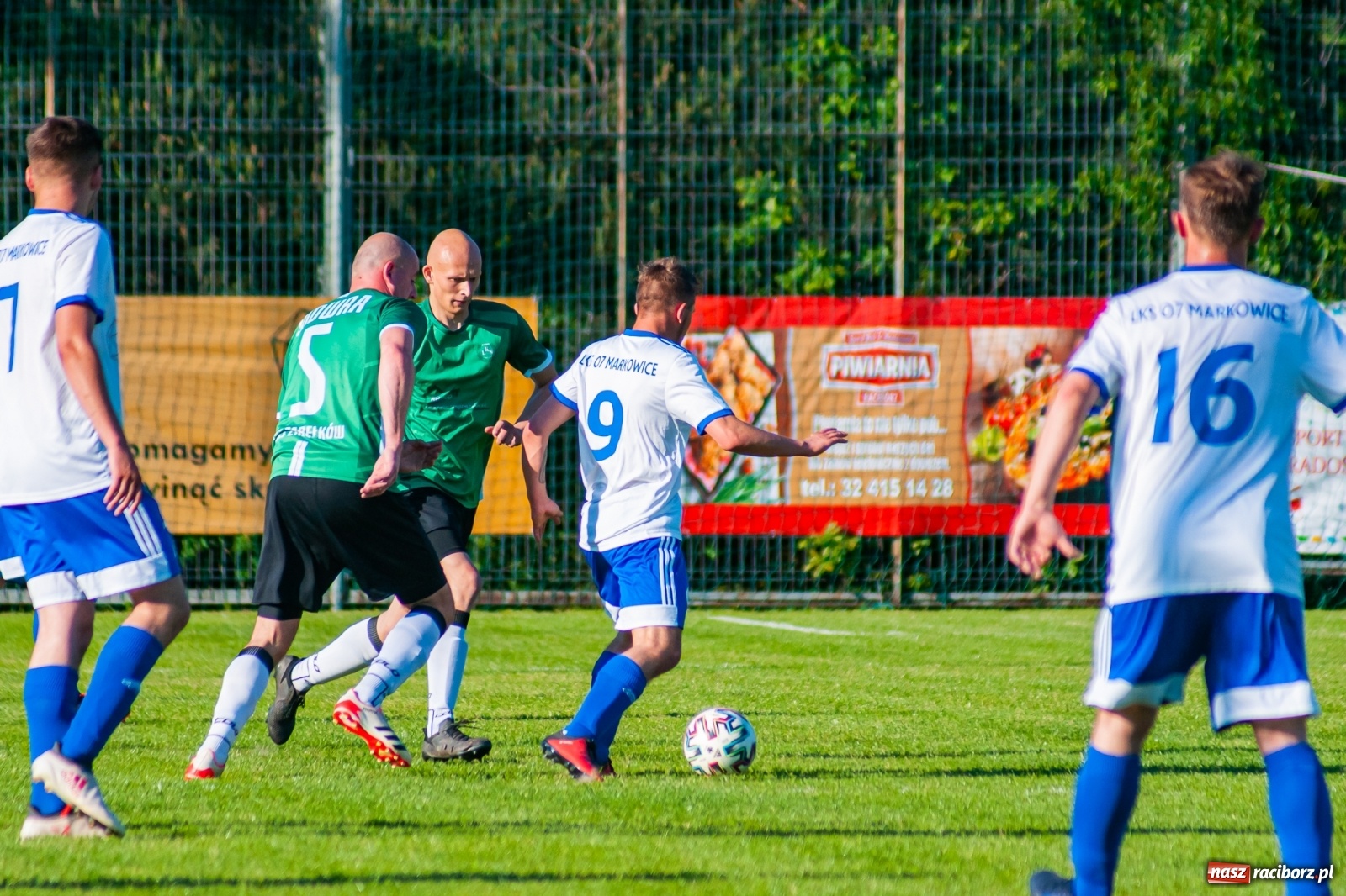 Zdjęcie w galerii na portalu naszraciborz.pl: Gol do szatni nie załamał gości. Zabełków odwrócił losy meczu [FOTO]  wiadomości z regionu