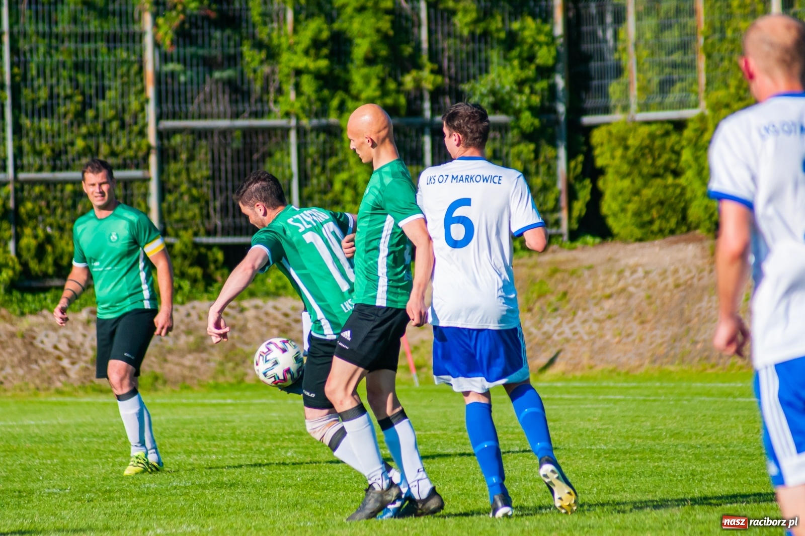 Zdjęcie w galerii na portalu naszraciborz.pl: Gol do szatni nie załamał gości. Zabełków odwrócił losy meczu [FOTO]  wiadomości z regionu