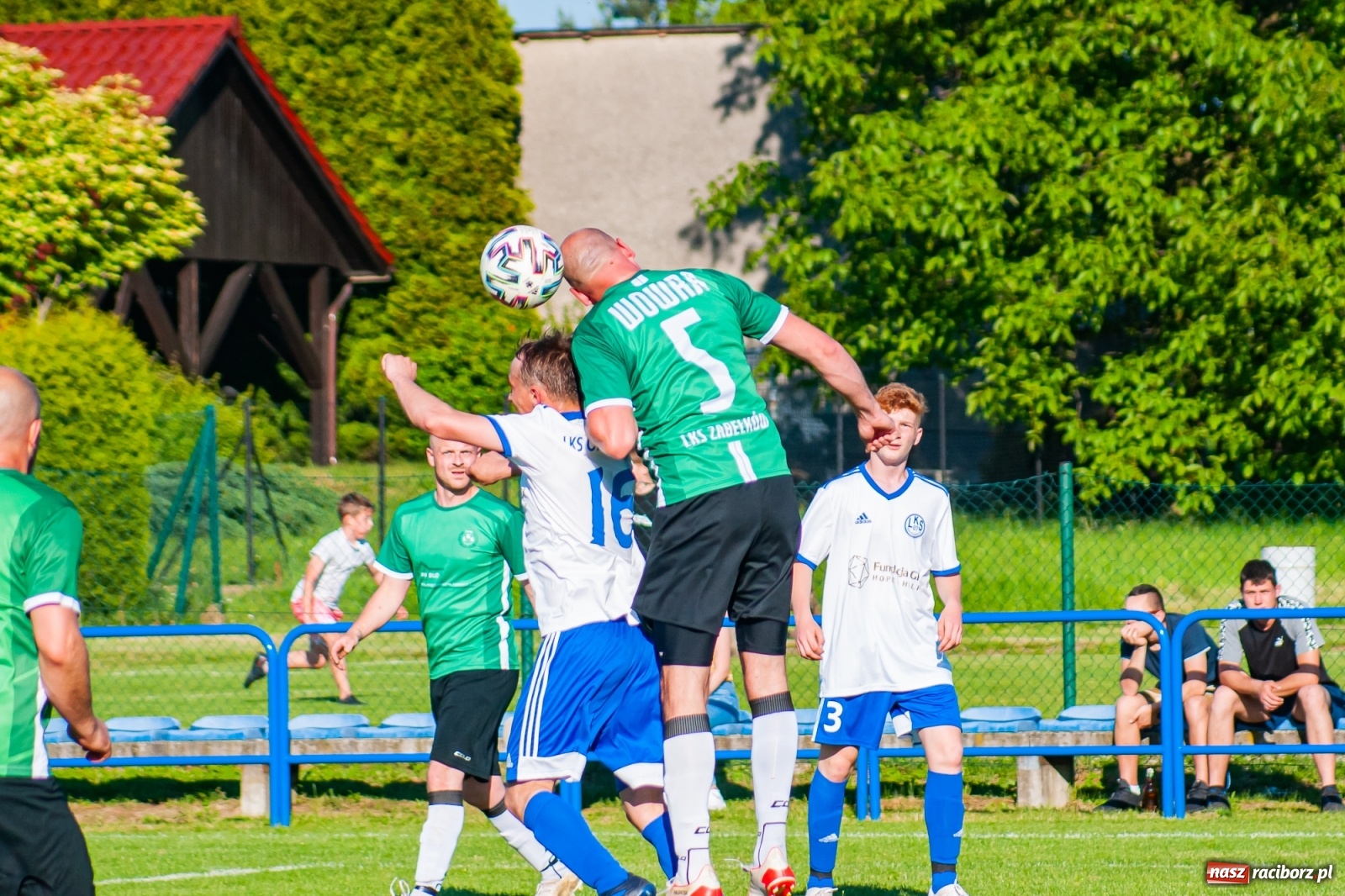 Zdjęcie w galerii na portalu naszraciborz.pl: Gol do szatni nie załamał gości. Zabełków odwrócił losy meczu [FOTO]  wiadomości z regionu